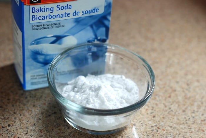 Cleaning with baking powder