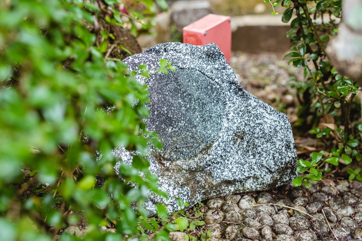 weatherproof rock speaker