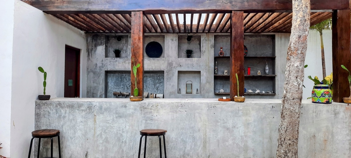 sophisticated outdoor bar