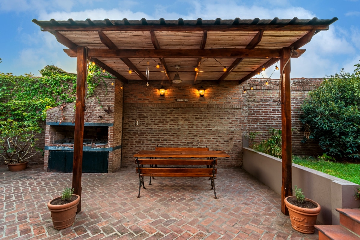 built-in outdoor grill
