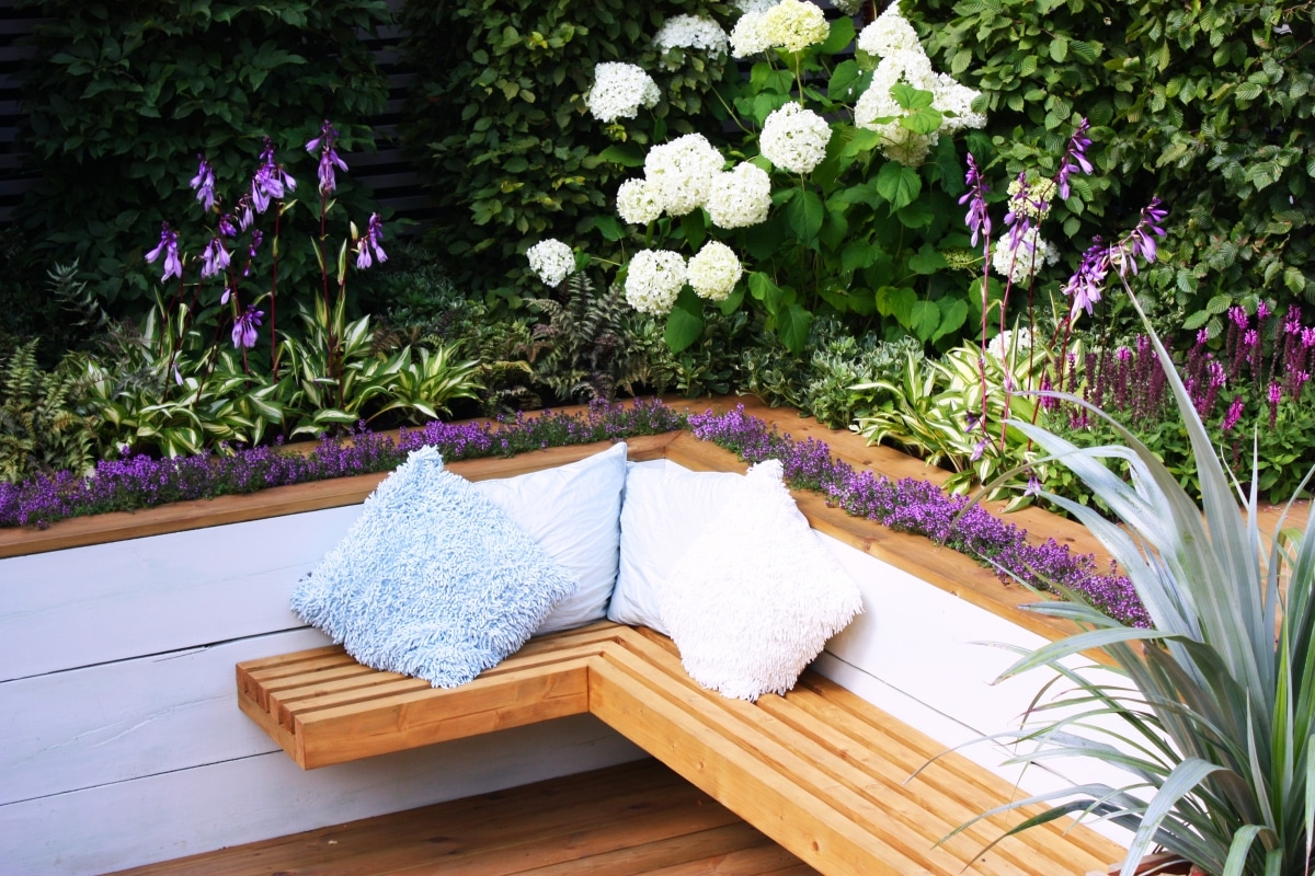 built-in bench seating