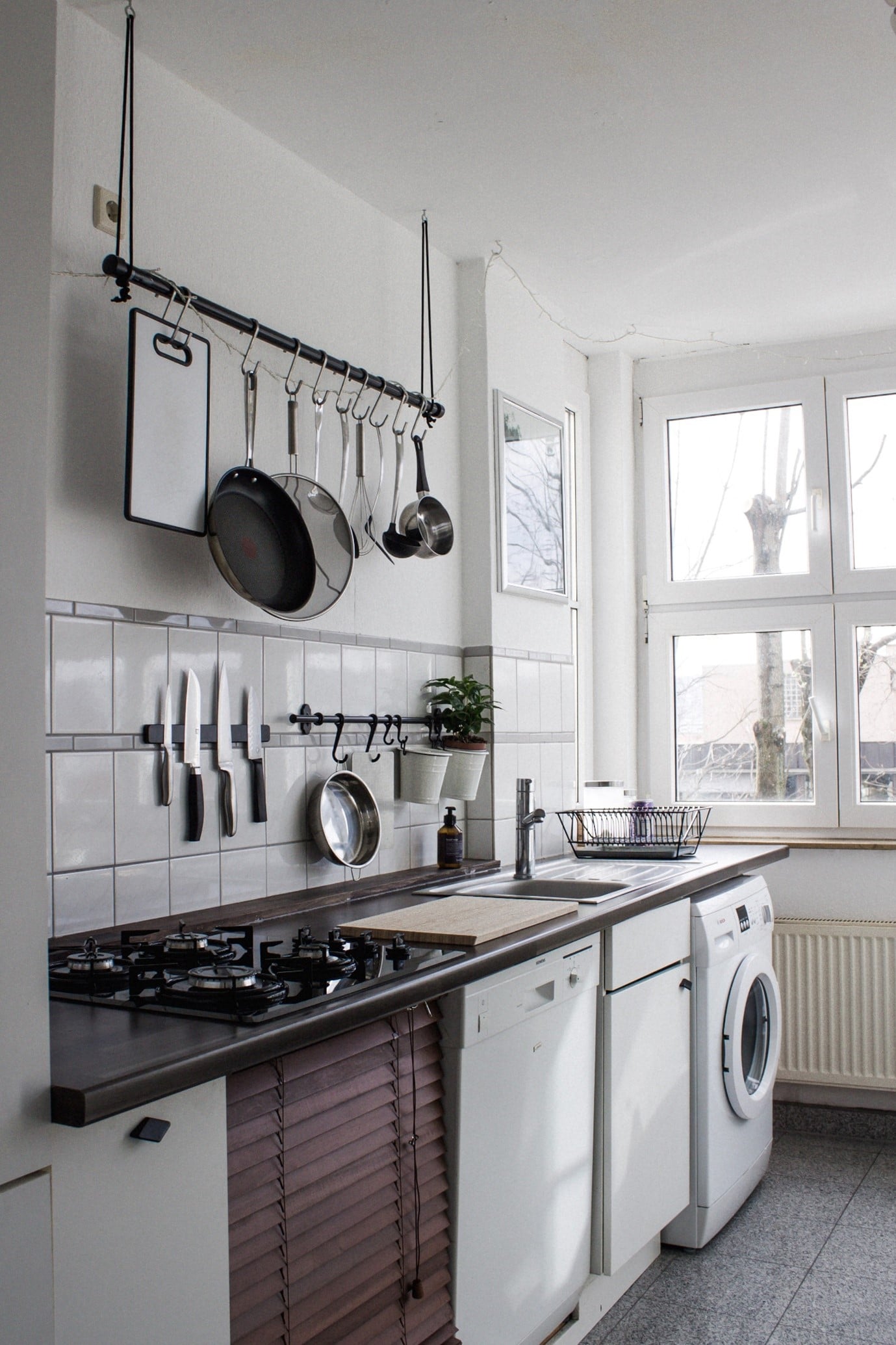 kitchen-storage-use-whole-wall-space