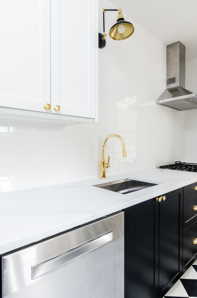 kitchen-renovation-mix-metals