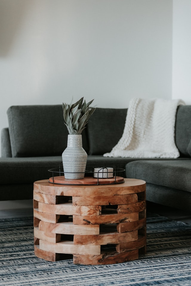 living-room-layout-statement-coffee-table