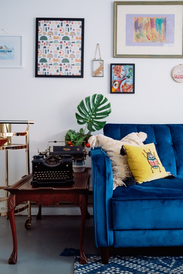 living-room-layout-art-wall