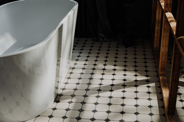 black-and-white-bathroom-flooring