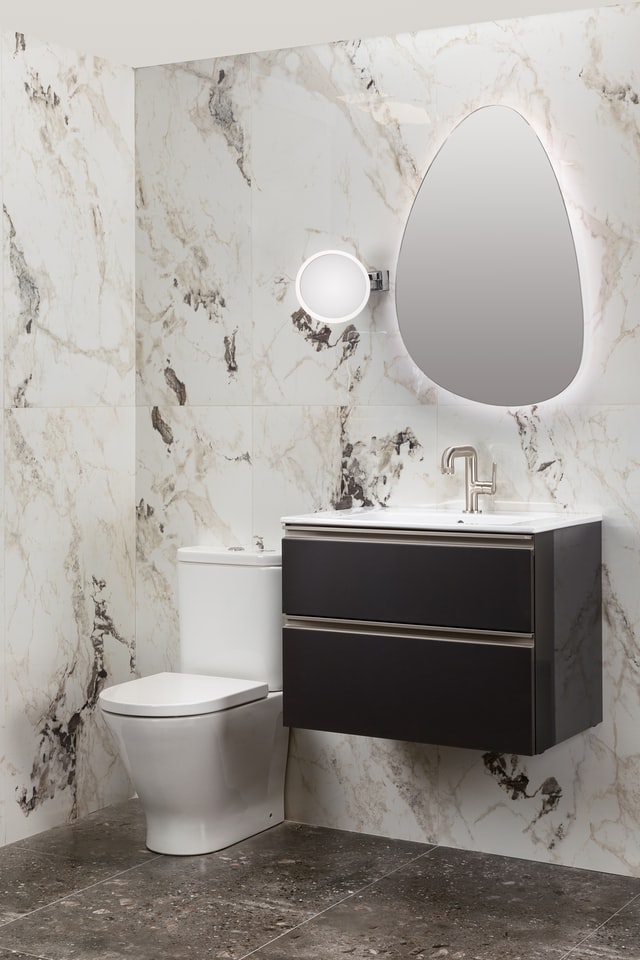 black-and-white-bathroom-marble