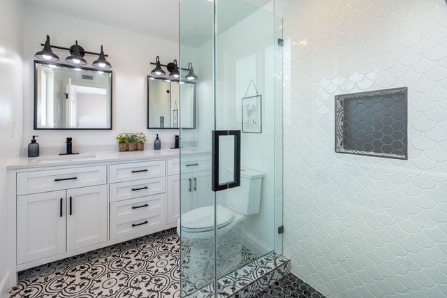 black-and-white-bathroom-tile