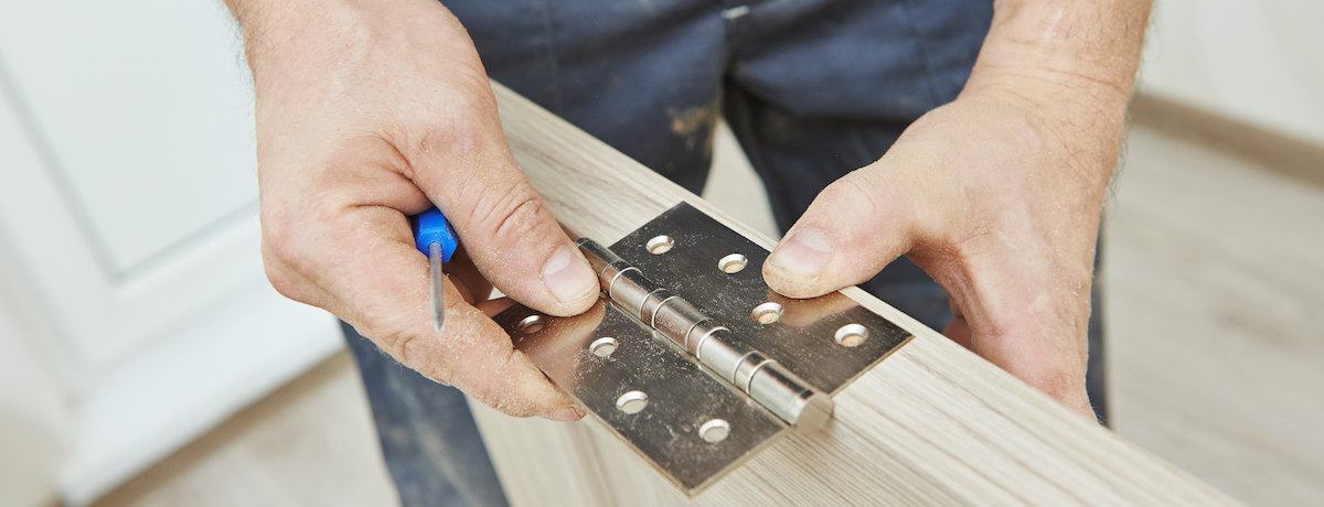 How to hang a door in your home