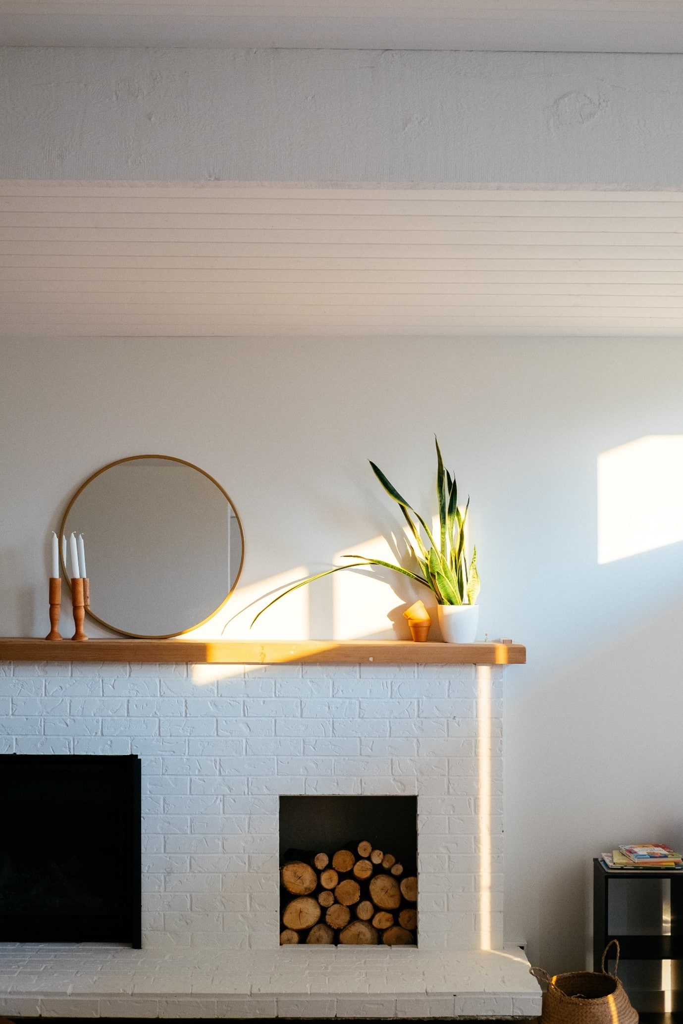 fireplace-ideas-builtin-smokestack