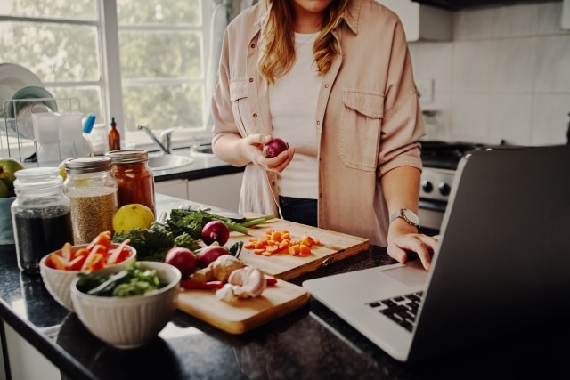 Food-related side hustles UK - Cooking