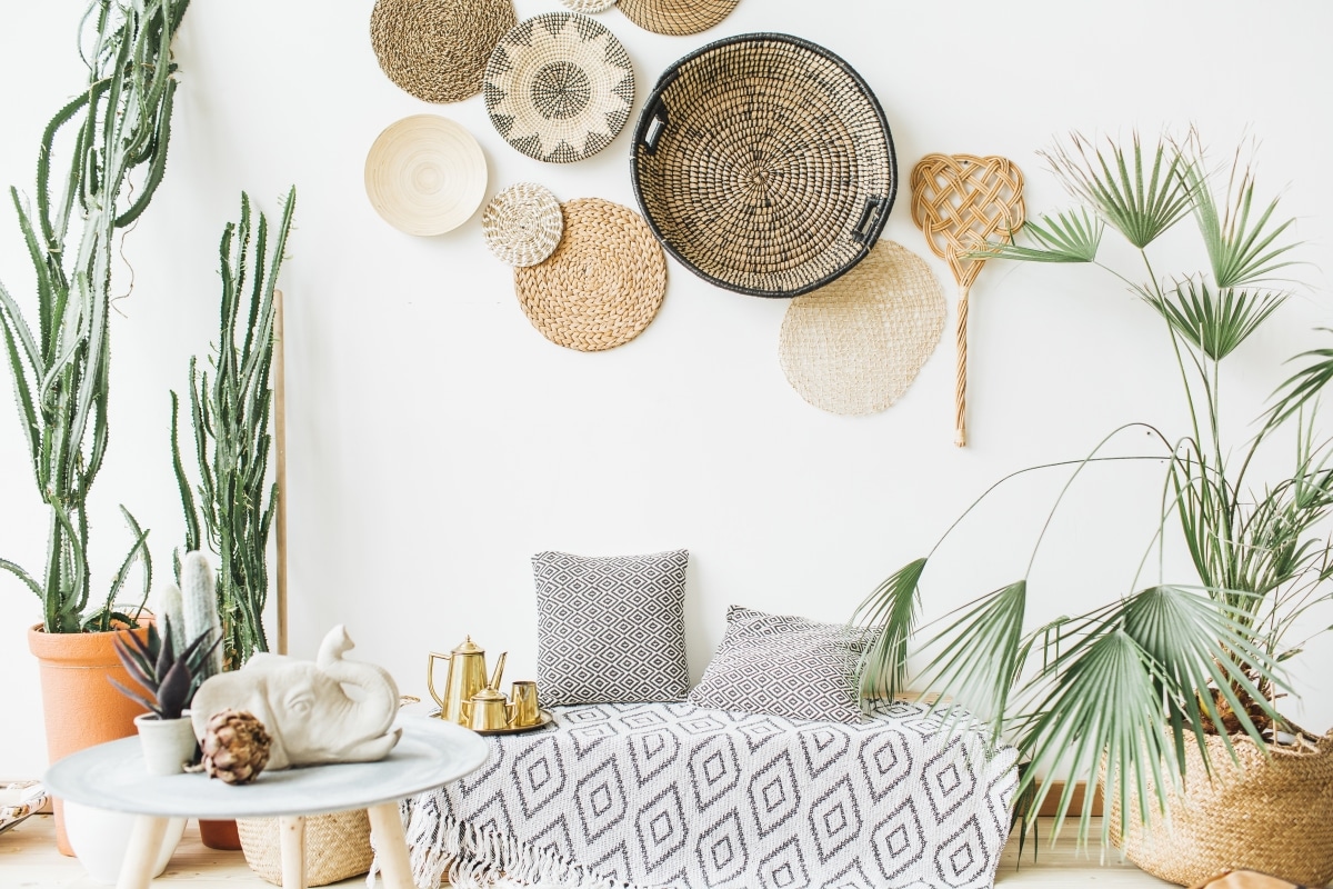 decorative straw plate on the wall