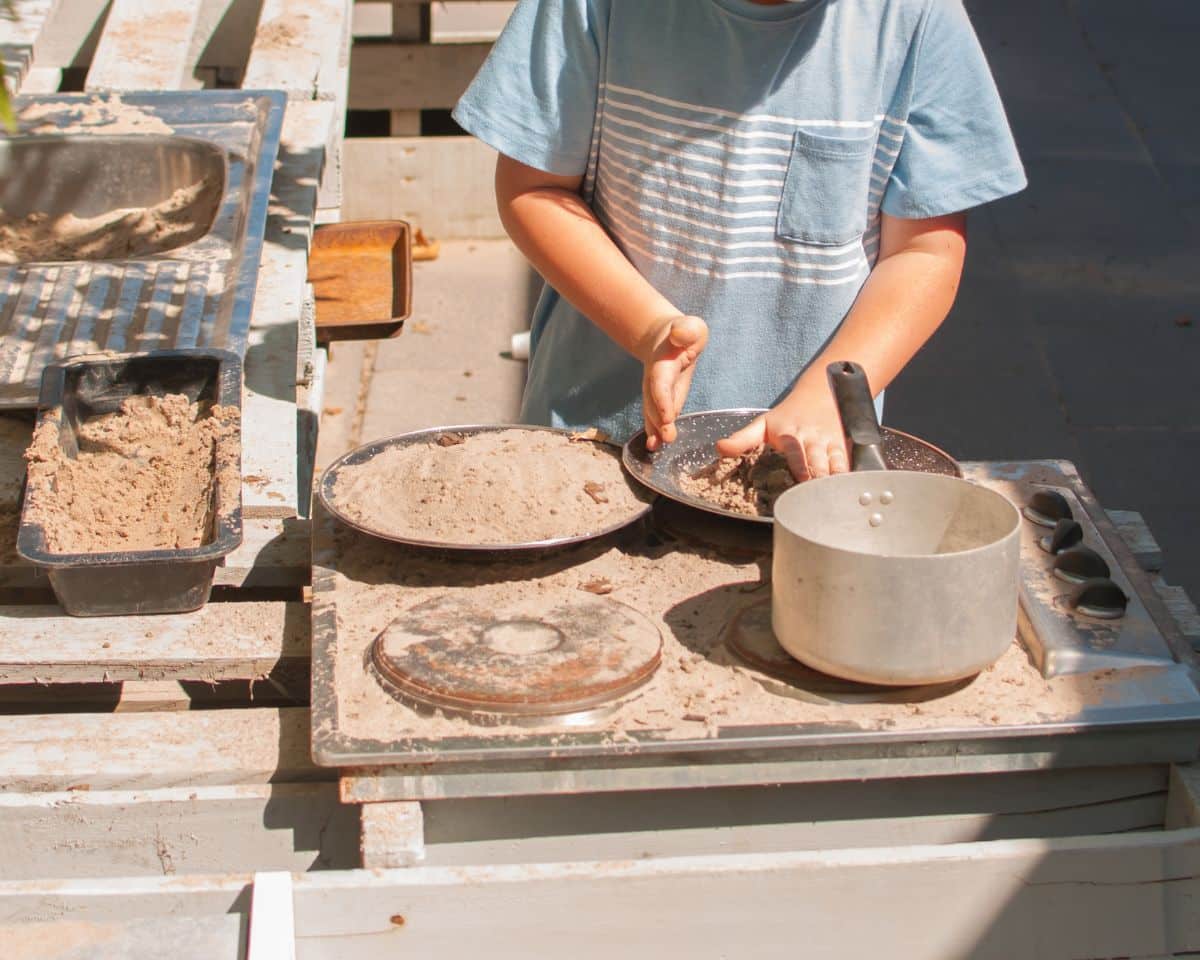 using kitchen tools in mud kitchen